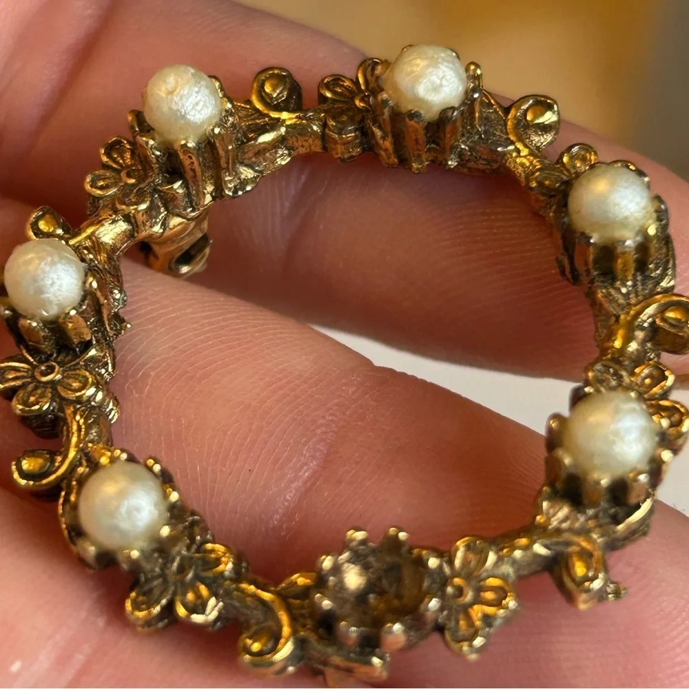 Vintage Signed TACOA Art Nouveau Floral Brooch Pin w/ Faux Pearls Open Circle - Picture 7 of 11